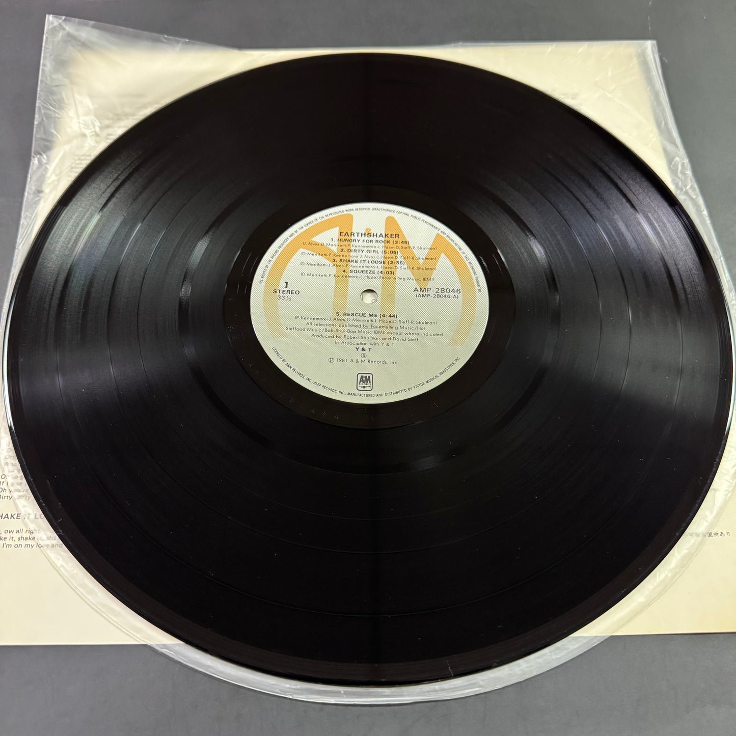 Y & T - Earthshaker original LP - Japanese pressing (used)